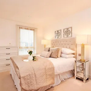 Apartment Deluxe City Centre Apt Balcony View& Free Parking!