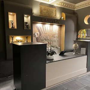 Hotel Cyrus