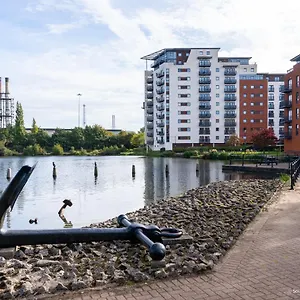 Apartment Bay Flat With Water Views Cardiff