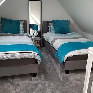 Apartment 2 Serviced In Childwall-south - Each Sleeps 6 Liverpool